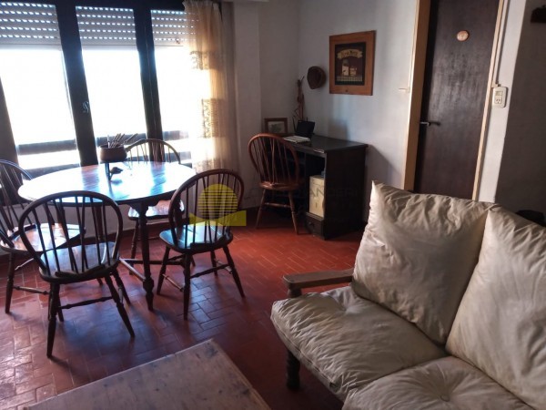 VENDO URGENTE POR VIAJE!!!DEPARTAMENTO EN VENTA  ZONA MUELLE PLAYA TRES AMBIENTES CON COCHERA