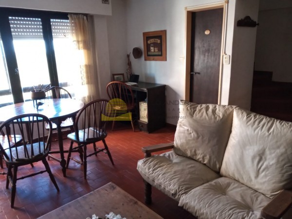 VENDO URGENTE POR VIAJE!!!DEPARTAMENTO EN VENTA  ZONA MUELLE PLAYA TRES AMBIENTES CON COCHERA