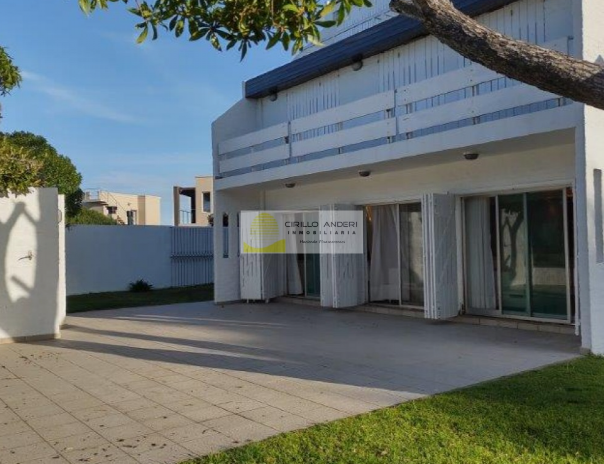CASA EN VENTA ZONA LASALLE CON GAS NATURAL 